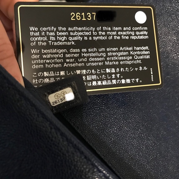 🚨SOLD🚨NWT Authentic CHANEL Boy Flap Bag - Picture 5 of 8